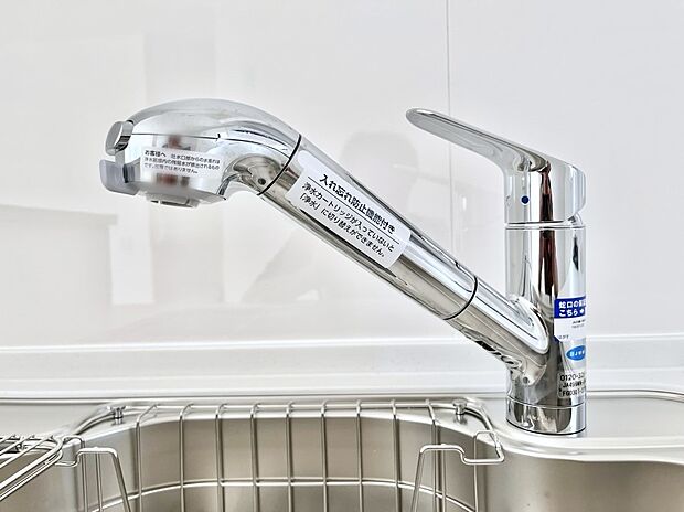 いつでも清潔なおいしいお水を。一つの水栓で水道水と浄水を使い分け。