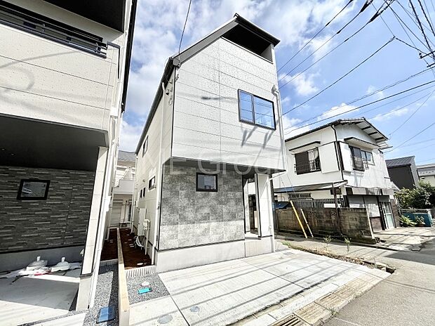 シンプルで落ち着きのある建物は住むかたの個性でオリジナルなものになっていきます。