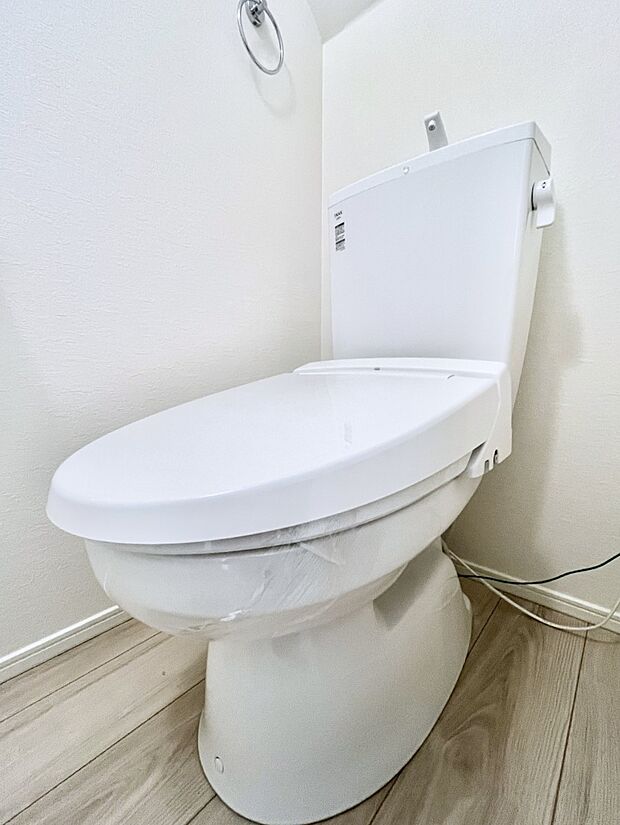 明るく清潔感のあるトイレです。 
