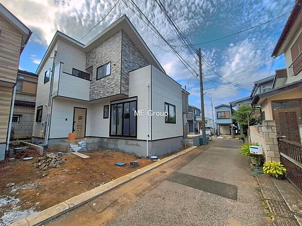 ～Exterior～　前面道路：東 4m 私道　前面道路は閑静な住宅地をはしる車通りの少ない道路。駐車の出し入れもらくらくです！ご不明点・現地見学のご希望は、お気軽にお問い合わせください！