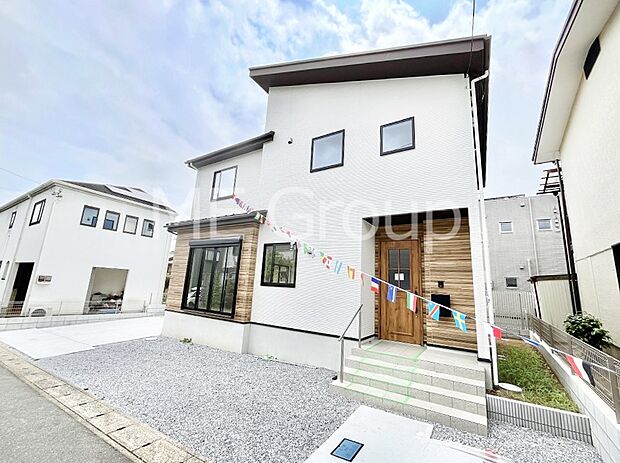~Exterior~ 閑静な住宅地で子育て家族にピッタリ。 毎日のお散歩も快適な緑に恵まれたエリアで、自然に包まれた穏やかな暮らしを実現するための、ゆとりある住環境が整っています。