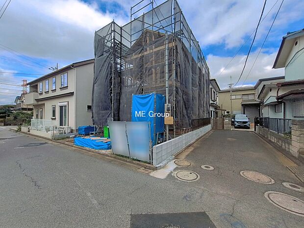 ～Exterior～　角地により陽当り・風通し良好です。一戸建ての大きなメリットは、自分達の「土地」を「自由に」使える事です。ガーデニングやＤＩＹ，車やバイクの趣味など様々な用途で利用できます。