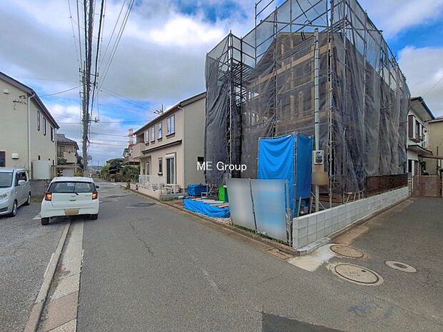 ～Exterior～　前面道路：南西 4m 公道　前面道路は閑静な住宅地をはしる車通りの少ない道路。駐車の出し入れもらくらくです！ご不明点・現地見学のご希望は、お気軽にお問い合わせください！