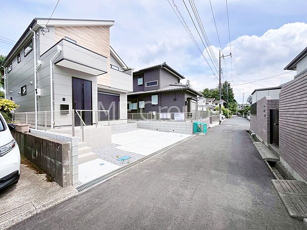 ~Exterior~ 前面道路:西 4.01m 公道 住宅地になっているので車量も少なく、静かな立地です。子育て環境も良好です♪♪周辺環境もあわせてご案内させて頂きます。