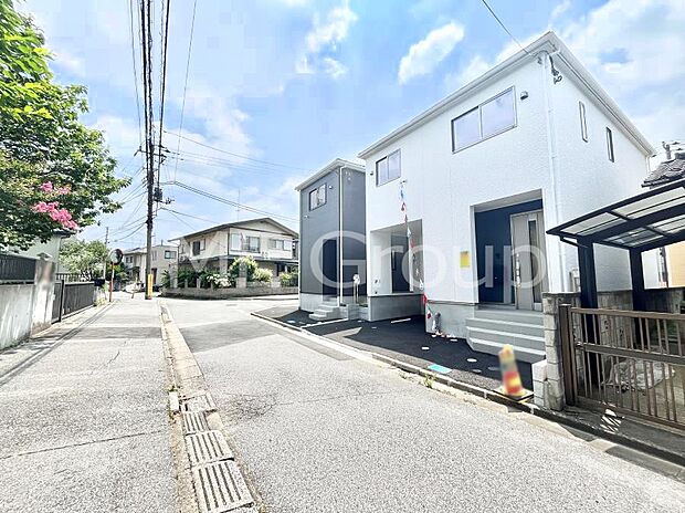 ~Exterior~ 前面道路は閑静な住宅地をはしる車通りの少ない道路。駐車の出し入れもらくらくです!ご不明点・現地見学のご希望は、お気軽にお問い合わせください!
