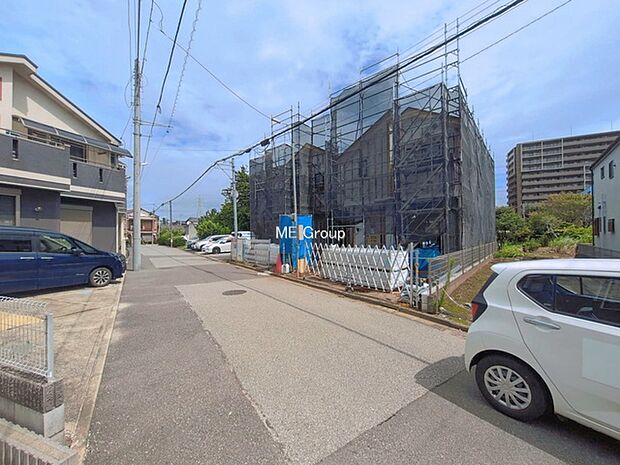 ～Exterior～　前面道路：西 5.48m 公道　前面道路は閑静な住宅地をはしる車通りの少ない道路。駐車の出し入れもらくらくです！ご不明点・現地見学のご希望は、お気軽にお問い合わせください！