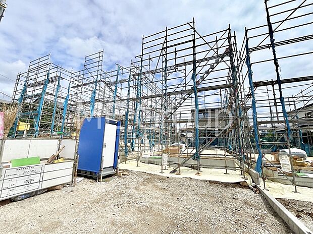 ◆3号棟◆~Exterior~ 一戸建ての大きなメリットは、自分達の「土地」を「自由に」使える事です。ガーデニングやDIY,車やバイクの趣味など様々な用途で利用できます。