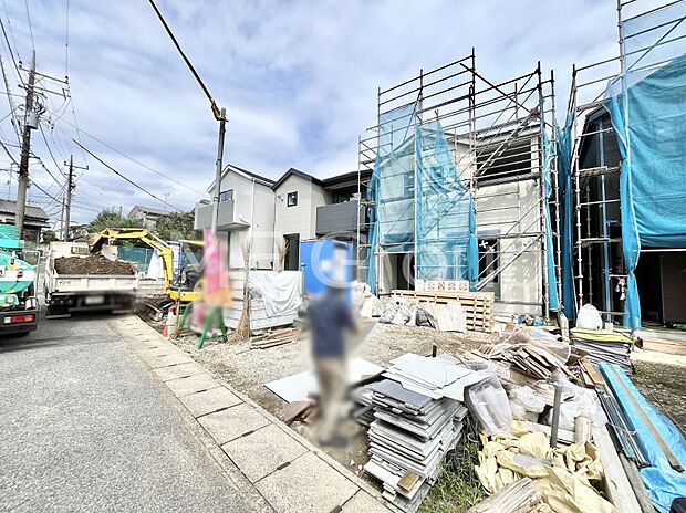 ◆3号棟◆~Exterior~ 一戸建ての大きなメリットは、自分達の「土地」を「自由に」使える事です。ガーデニングやDIY,車やバイクの趣味など様々な用途で利用できます。