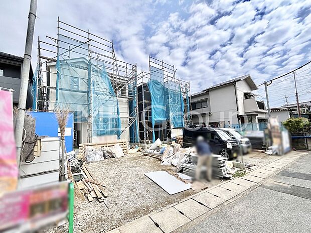 ~Exterior~ 前面道路は閑静な住宅地をはしる車通りの少ない道路。駐車の出し入れもらくらくです!ご不明点・現地見学のご希望は、お気軽にお問い合わせください!