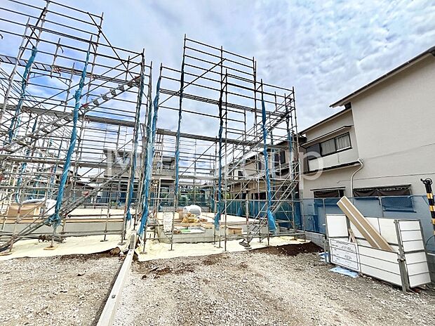◆4号棟◆~Exterior~ 四季を通じて自然と触れ合えるスポットが多く、お散歩やジョギング、週末のご家族での遊びに最適です。開放感とゆとりに包まれた理想の住まいがここにあります。
