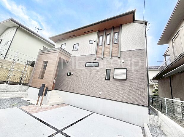 ~Exterior~ 閑静な住宅地で子育て家族にピッタリ。 毎日のお散歩も快適な緑に恵まれたエリアで、自然に包まれた穏やかな暮らしを実現するための、ゆとりある住環境が整っています。