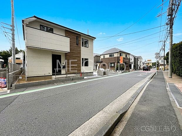 ~Exterior~ 前面道路:西7.6m公道、南4m私道 閑静な住宅地をはしる車通りの少ない道路。駐車の出し入れもらくらくです!ご不明点・現地見学のご希望は、お気軽にお問い合わせください!