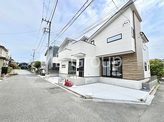 ~Exterior~ 前面道路:南西 5.96m 公道、北西 5.9m 公道 住宅地のため、車量も少なく静かな立地です。子育て環境も良好です♪周辺環境もあわせてご案内させて頂きます。