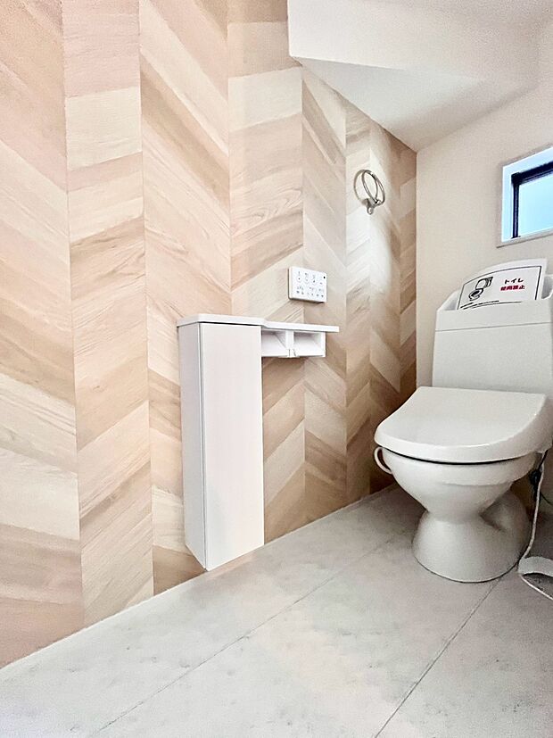 ~Toilet~ 綺麗・スッキリ・快適なウォシュレット付トイレでくつろげる空間です。トイレは毎日使わざるを得ないもの。いつも清潔を保ちたいですね。トイレが2ヶ所あるので朝の混雑時に便利です!