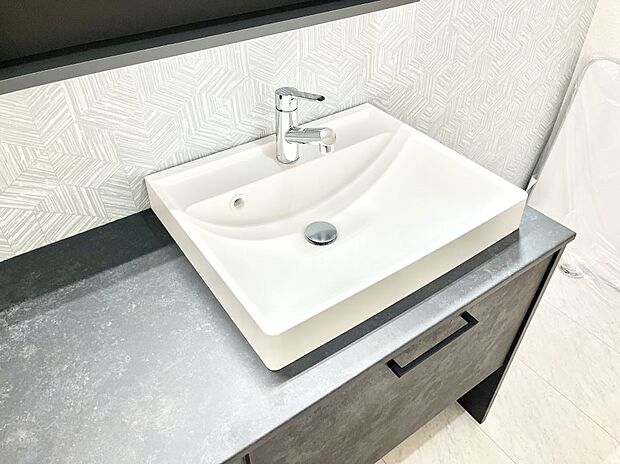 ハンドシャワー付き！使いやすい洗面台。