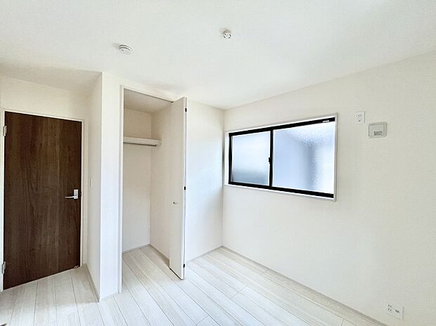 ◆3号棟◆~Bed Room~ 子供部屋はお子様にとって大変重な役割があります。子供一人で過ごす空間を与えることで、宿題や勉強時間も自然と増えまた自ら部屋の片付けや掃除なども促すことに繋がります。