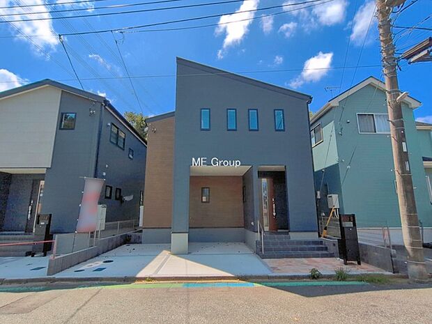 ◆1号棟◆~Exterior~ 一戸建ての大きなメリットは、自分達の「土地」を「自由に」使える事です。ガーデニングやDIY,車やバイクの趣味など様々な用途で利用できます。