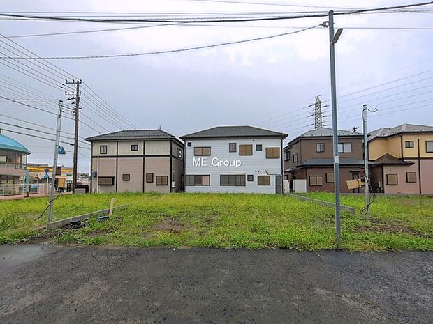◆2号棟◆~Exterior~ 一戸建ての大きなメリットは、自分達の「土地」を「自由に」使える事です。ガーデニングやDIY,車やバイクの趣味など様々な用途で利用できます。