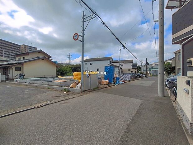 ～Exterior～　前面道路：西 5.46m 公道　前面道路は閑静な住宅地をはしる車通りの少ない道路。駐車の出し入れもらくらくです！ご不明点・現地見学のご希望は、お気軽にお問い合わせください！
