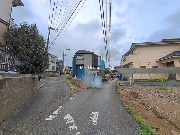 ~Exterior~ 前面道路:東 4m 公道、西 4m 公道 住宅地になっているので車量も少なく、静かな立地です。子育て環境も良好です♪♪周辺環境もあわせてご案内させて頂きます。