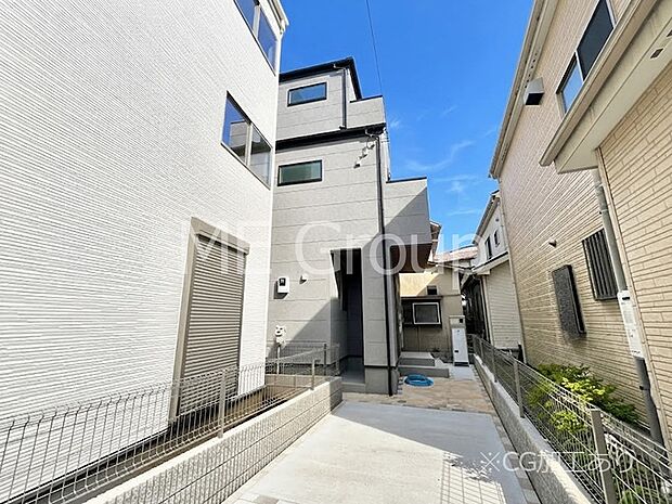 ◆2号棟◆～Exterior～  閑静な住宅地で子育て家族にピッタリ。  毎日のお散歩も快適な緑に恵まれたエリアで、自然に包まれた穏やかな暮らしを実現するための、ゆとりある住環境が整っています。