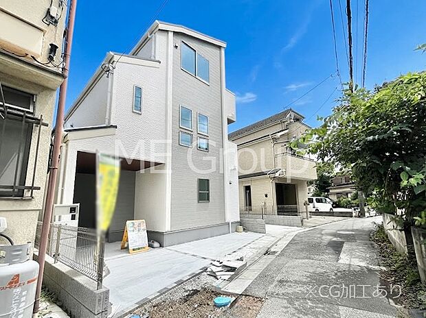 ~Exterior~ 前面道路:西 3.1m 公道 前面道路は閑静な住宅地をはしる車通りの少ない道路。駐車の出し入れもらくらくです!ご不明点・現地見学のご希望は、お気軽にお問い合わせください!