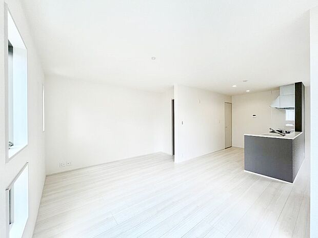 ◆1号棟◆~Living~ ここにはみんなが集い、食事と楽しい会話が始まる。話に夢中になりすぎて、ついつい時を忘れ夜半過ぎになってしまう。そんな束の間の幸せを感じさせてくれる場所でありたい。
