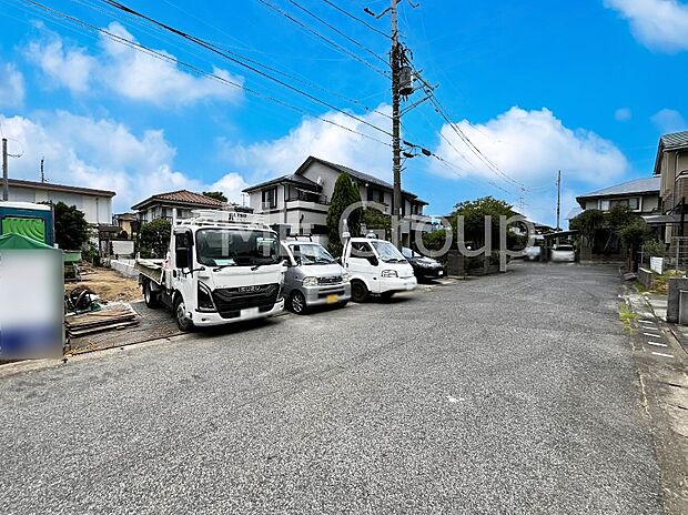 ~Exterior~ 前面道路は閑静な住宅地をはしる車通りの少ない道路。駐車の出し入れもらくらくです!ご不明点・現地見学のご希望は、お気軽にお問い合わせください!