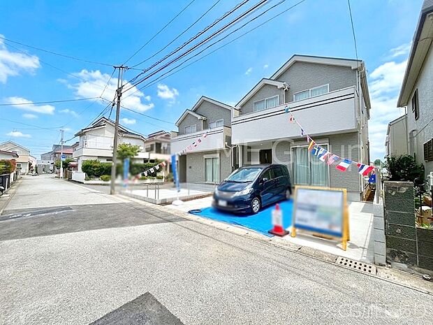 ～Exterior～　前面道路は閑静な住宅地をはしる車通りの少ない道路。駐車の出し入れもらくらくです！ご不明点・現地見学のご希望は、お気軽にお問い合わせください！