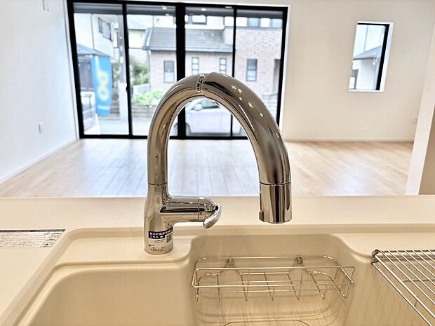 いつでも清潔なおいしいお水を。一つの水栓で水道水と浄水を使い分け。