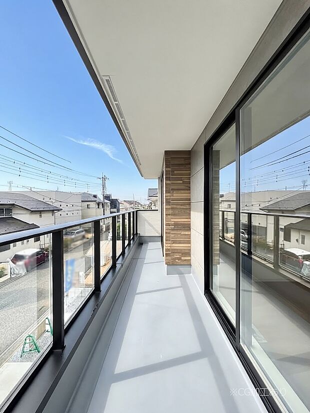 暖かな陽光が降り注ぐバルコニーはお洗濯におすすめ。爽やかな風も心地よいです。