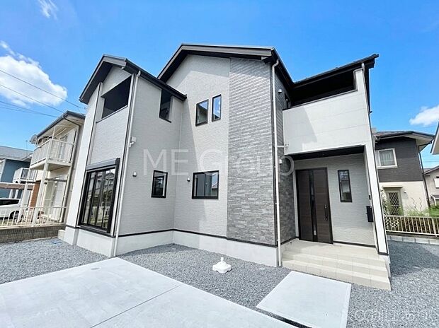 ~Exterior~ 一戸建ての大きなメリットは、自分達の「土地」を「自由に」使える事です。ガーデニングやDIY,車やバイクの趣味など様々な用途で利用できます。