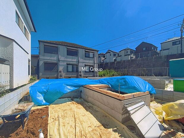 ◆1号棟◆～Exterior～　一戸建ての大きなメリットは、自分達の「土地」を「自由に」使える事です。ガーデニングやＤＩＹ，車やバイクの趣味など様々な用途で利用できます。