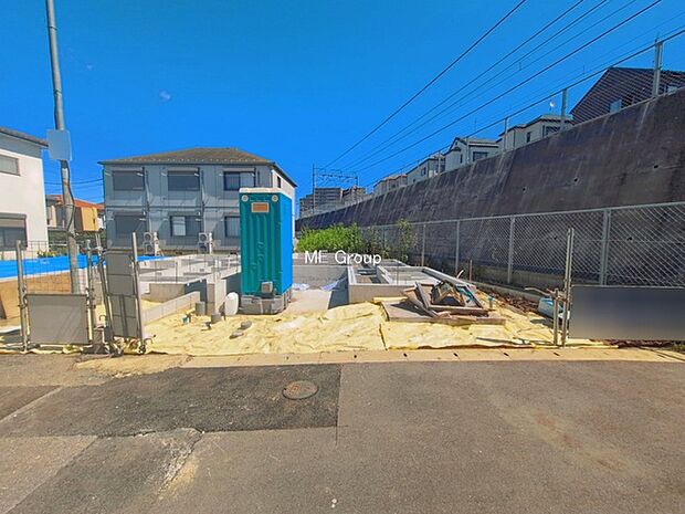 ◆3号棟◆~Exterior~ 閑静な住宅地は、伸び伸びスローライフを叶えてくれます。自然豊富な季節の移ろいを身近に感じられる環境で子育てすれば、お子様もきっと素直に成長してくれるはずです!
