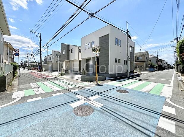 角地なので日当たりも良く、お家が堂々として見えます。
