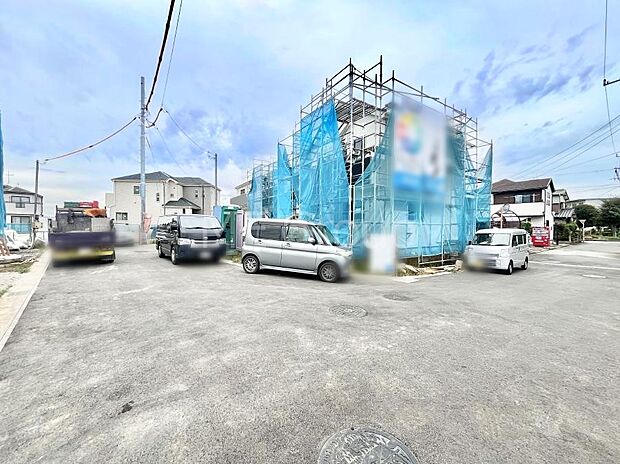 ~Exterior~ 前面道路は閑静な住宅地をはしる車通りの少ない道路。駐車の出し入れもらくらくです!ご不明点・現地見学のご希望は、お気軽にお問い合わせください!
