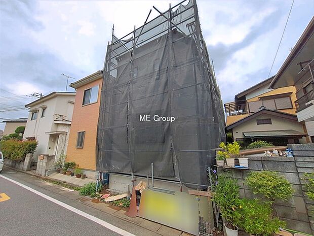 ~Exterior~ 周辺には学校や買物施設もそろい、生活・子育てに適した環境が広がっています。「永住地」として、物件のご見学だけでなく、周辺環境や通学先についてもぜひご相談ください!