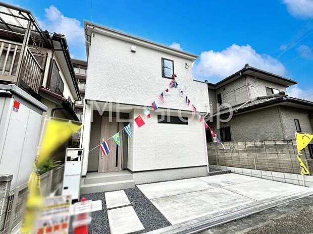 ~Exterior~ 周辺には学校や買物施設もそろい、生活・子育てに適した環境が広がっています。「永住地」として、物件のご見学だけでなく、周辺環境や通学先についてもぜひご相談ください!