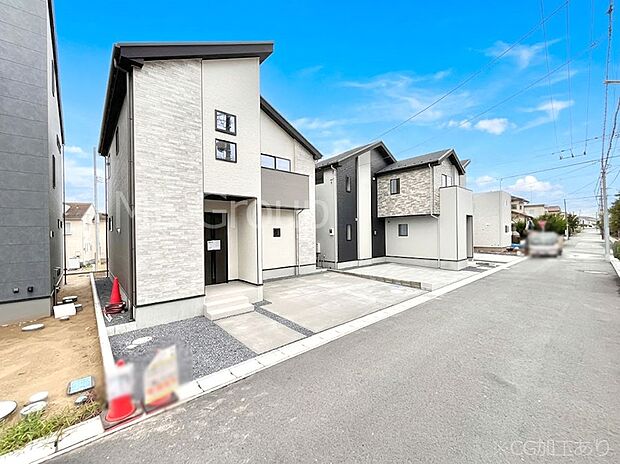 ~Exterior~ 前面道路: 北 5.2m 公道 前面道路は閑静な住宅地をはしる車通りの少ない道路。駐車の出し入れもらくらくです!ご不明点・現地見学のご希望は、お気軽にお問い合わせください!