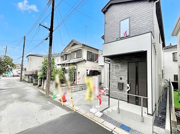 ~Exterior~ 前面道路:北東 4.5m 私道 前面道路は閑静な住宅地をはしる車通りの少ない道路。駐車の出し入れもらくらくです!ご不明点・現地見学のご希望は、お気軽にお問い合わせください!
