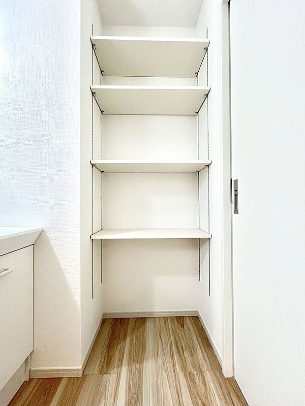 ◆1号棟◆便利なリネン庫で、スッキリした使いやすい洗面室に