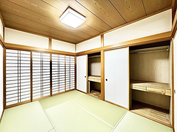 柔らかい畳の空間は、お子様の遊び場や来客時のおもてなしの場所として重宝します。