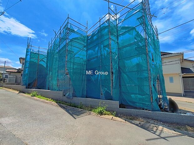 ◆1号棟◆~Exterior~ 角地により陽当り・風通し良好です。うららかな陽射しがどのお部屋にも降り注ぎますように、快適さを追求した間取設計。生活を恵みの豊かな永住の地へと変えてくれます。