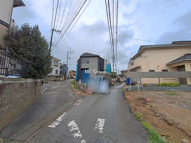 ~Exterior~ 前面道路:東 4m 公道、西 4m 公道 住宅地になっているので車量も少なく、静かな立地です。子育て環境も良好です♪♪周辺環境もあわせてご案内させて頂きます。