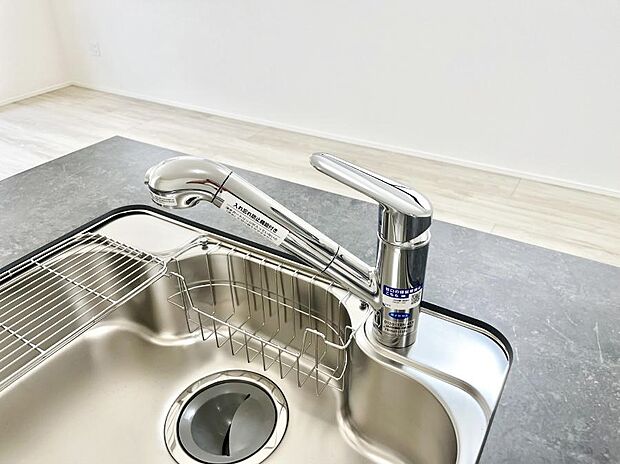 いつでも清潔なおいしいお水を。一つの水栓で水道水と浄水を使い分け。