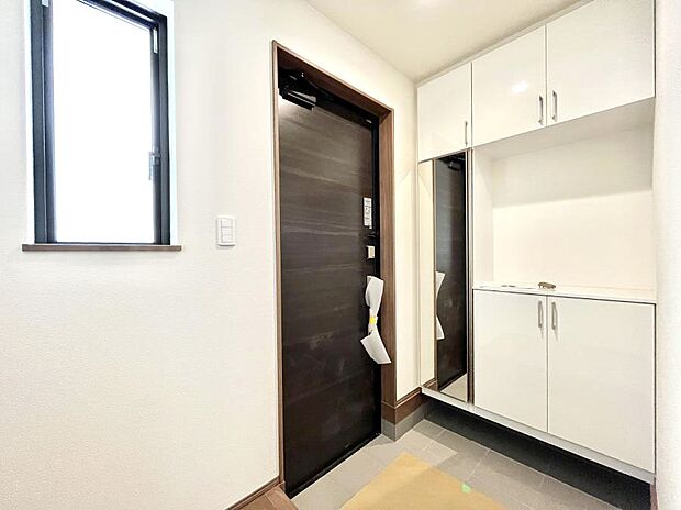 家族の帰宅やお客様をあたたかく迎える玄関