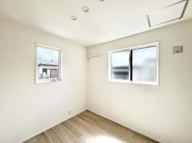 2面採光で気持ちよく自然光が取り入れられるのでお子様のお部屋にもピッタリ