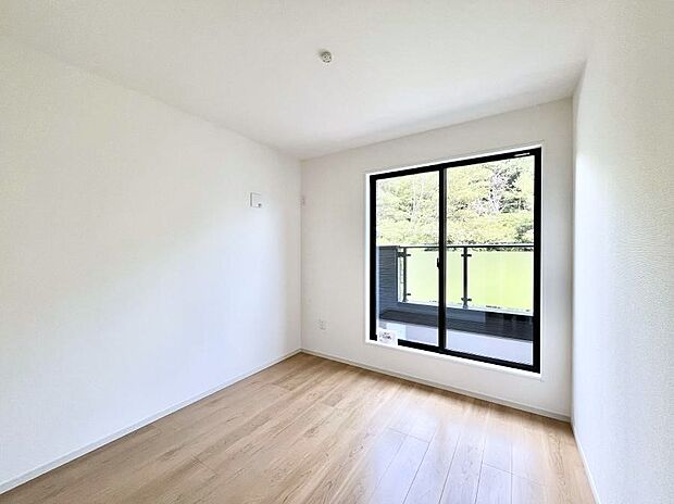 ◆3号棟◆～Bed Room～　マンションと違い部屋数が多いのが戸建てのメリットです。ご家族が増えたことで手狭に感じていた住まいも戸建てでは各居室プライバシーを保つことができます。