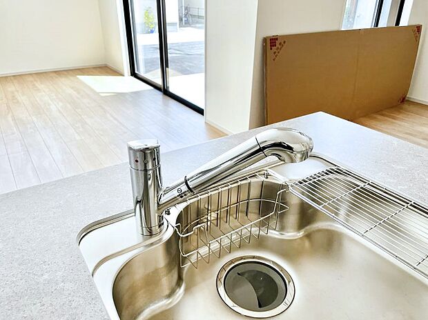 いつでも清潔なおいしいお水を。一つの水栓で水道水と浄水を使い分け。