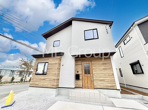 ◆2号棟◆～Exterior～　忙しく過ぎゆく日常を置き去るほど、ゆったりした時間が流れる住環境。『快適』は「家」と「街」と「環境」が調和した時に訪れるだと改めて感じさせてくれます。  